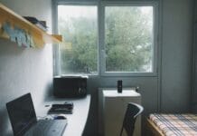 black laptop computer