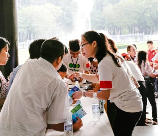 woman wearing white shirt